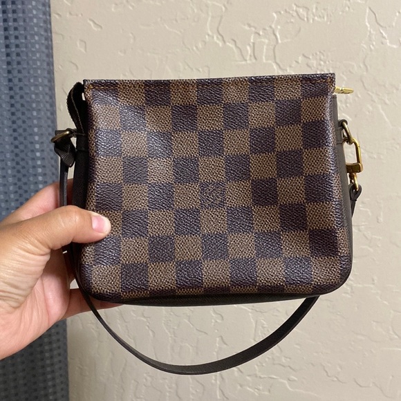 Louis Vuitton - Picture 3 of 4